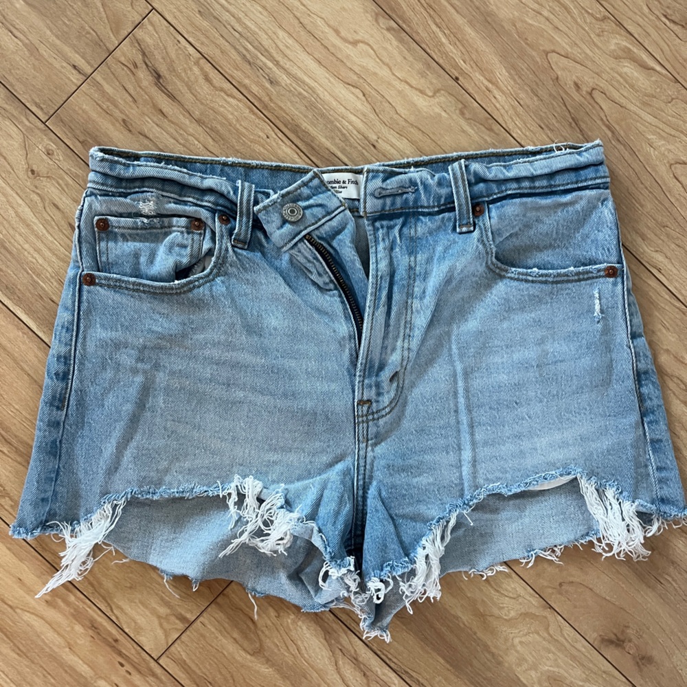 Abercrombie & Fitch The Mom Short High Rise